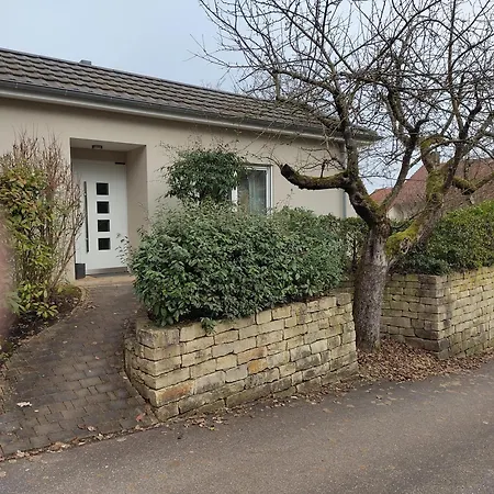 Am Alten Apfelbaum *