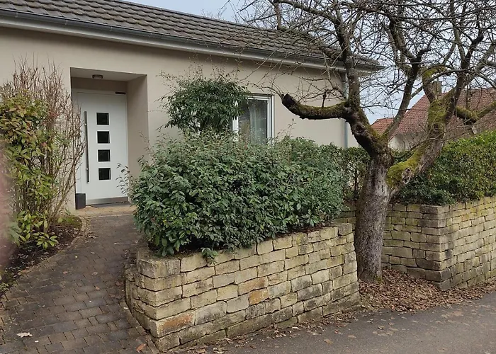 Am Alten Apfelbaum *